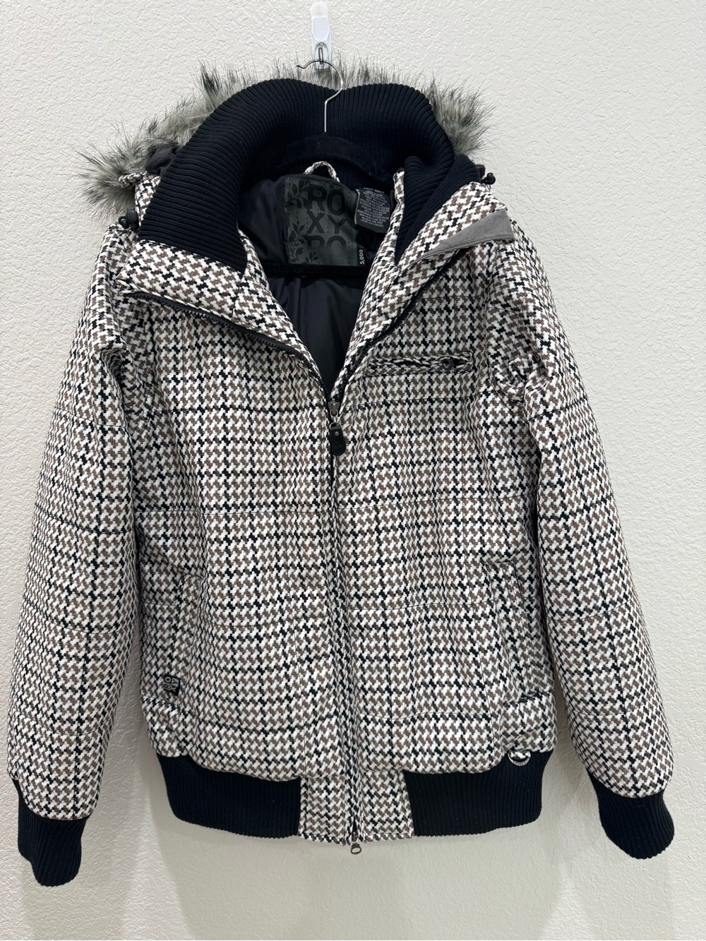 Roxy Snow Women’s XL Houndstooth Ski Jacket Removable Hood Faux Fur Winter Coat